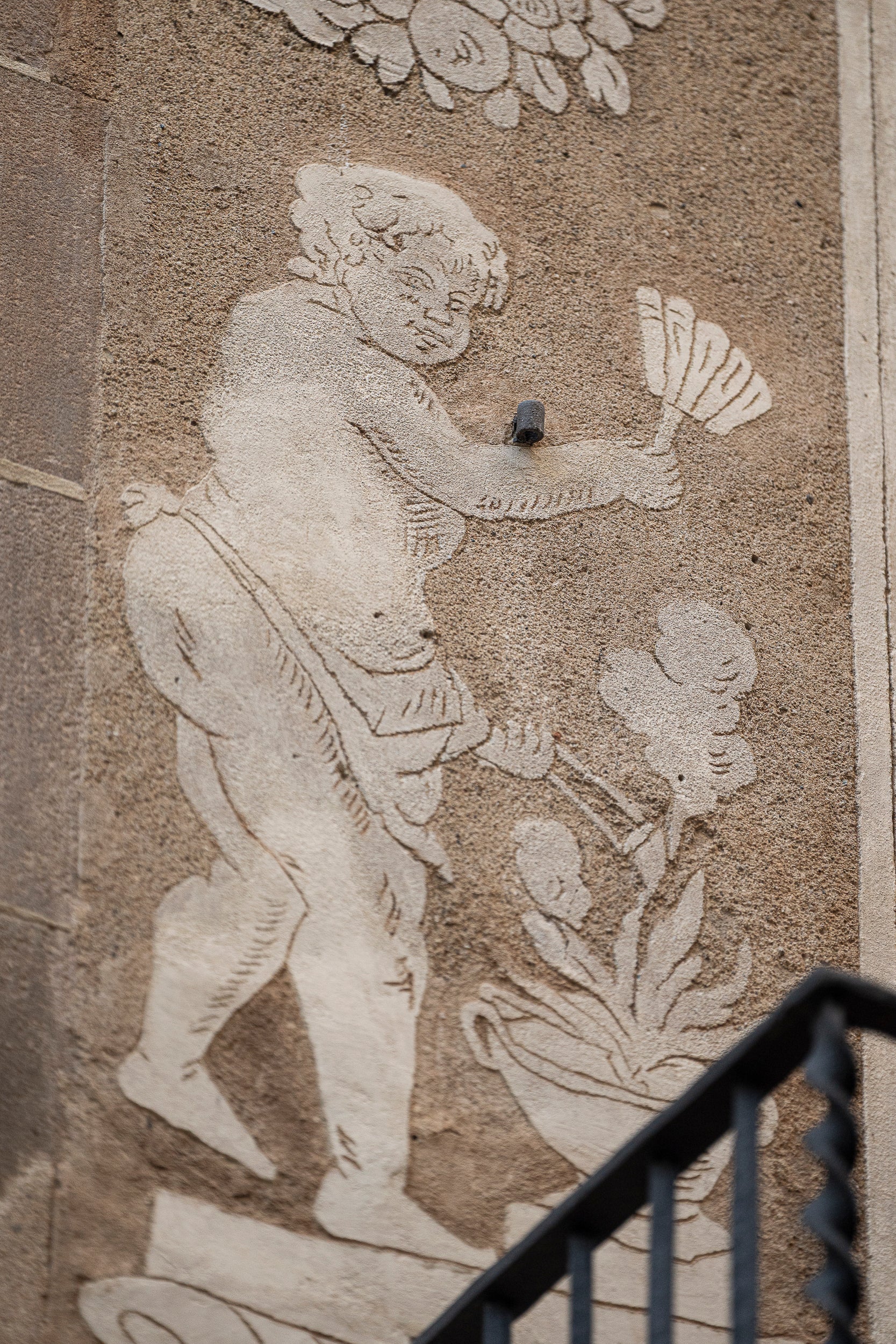 Alguns dels esgrafiats barrocs que formen part de l'exposició impulsada per l'Associació Antic Gremi Revenedors, 1447 / Pau de la Calle (Associació Antic Gremi Revenedors, 1447)