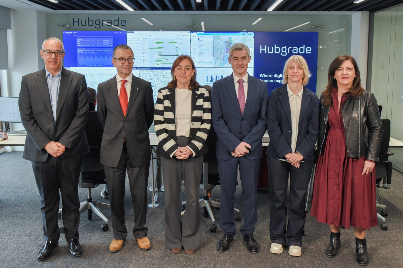 Esquerra a dreta: Oriol Mas, director territorial de Veolia, Jordi Terrades, secretari general del Departament de Territori, Habitatge i Transició Ecològica de la Generalitat de Catalunya, Sílvia Paneque, consellera de Territori, Habitatge i Transició Ecològica de la Generalitat de Catalunya, Daniel Tugues, director país de Veolia a Espanya, Alba Barnusell, l'alcaldessa de Granollers, i Andrea Canelo, diputada al Congrés
