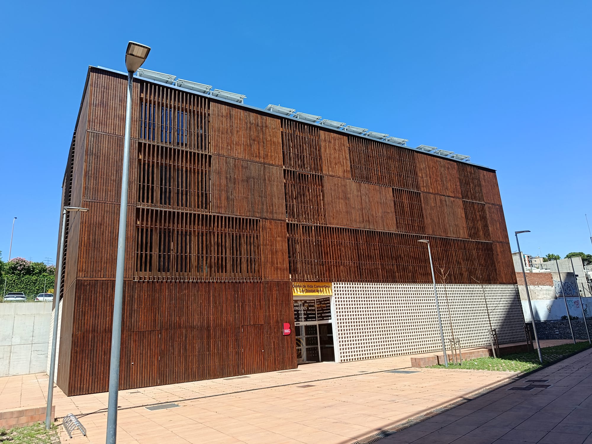 El Centre de Vida Comunitària de la Trinitat Vella, aquest dimecres al matí, pocs dies abans de reobrir / Jordi Subirana