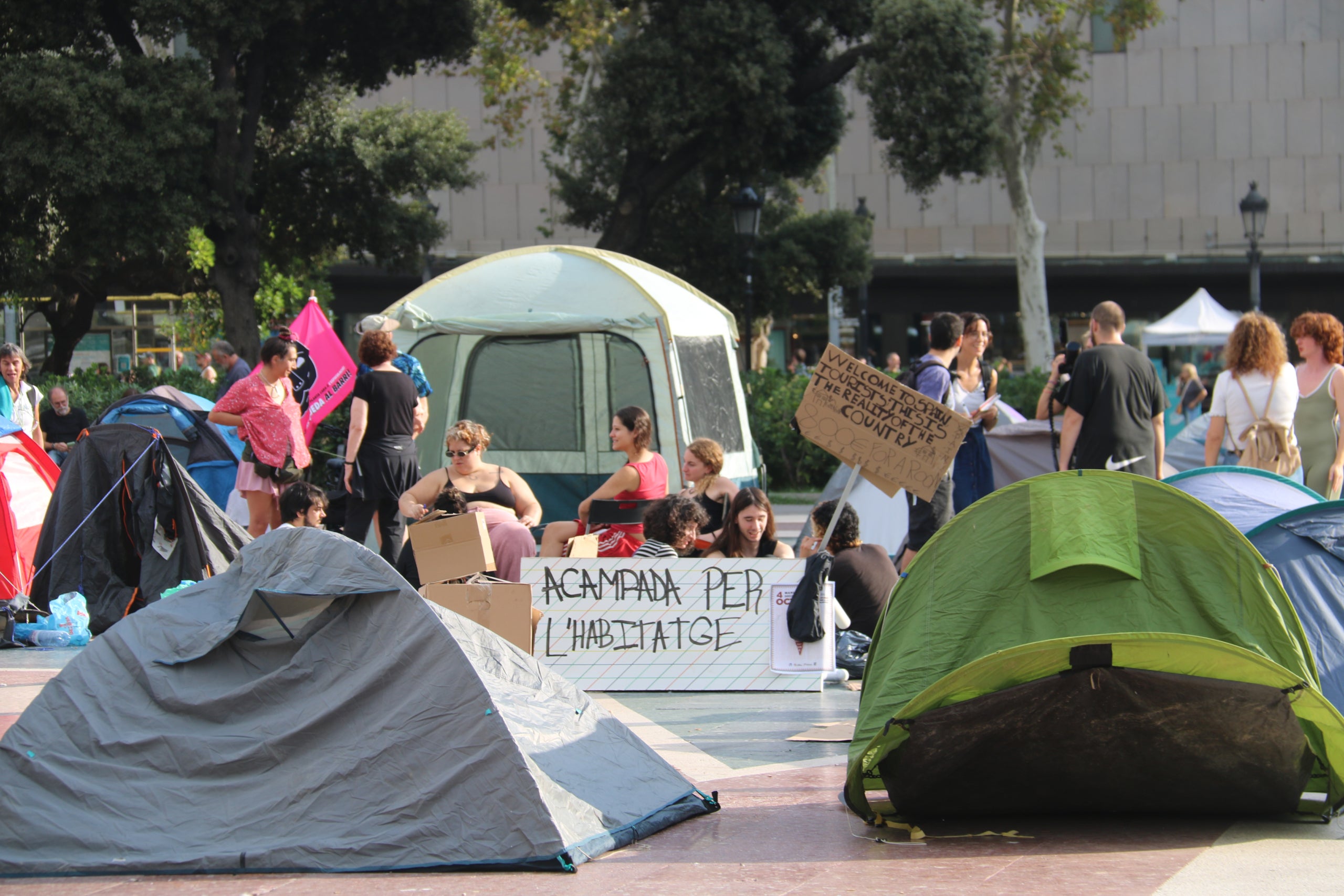 Els acampats a la plaça Catalunya de Barcelona | Miquel Codolar (ACN)