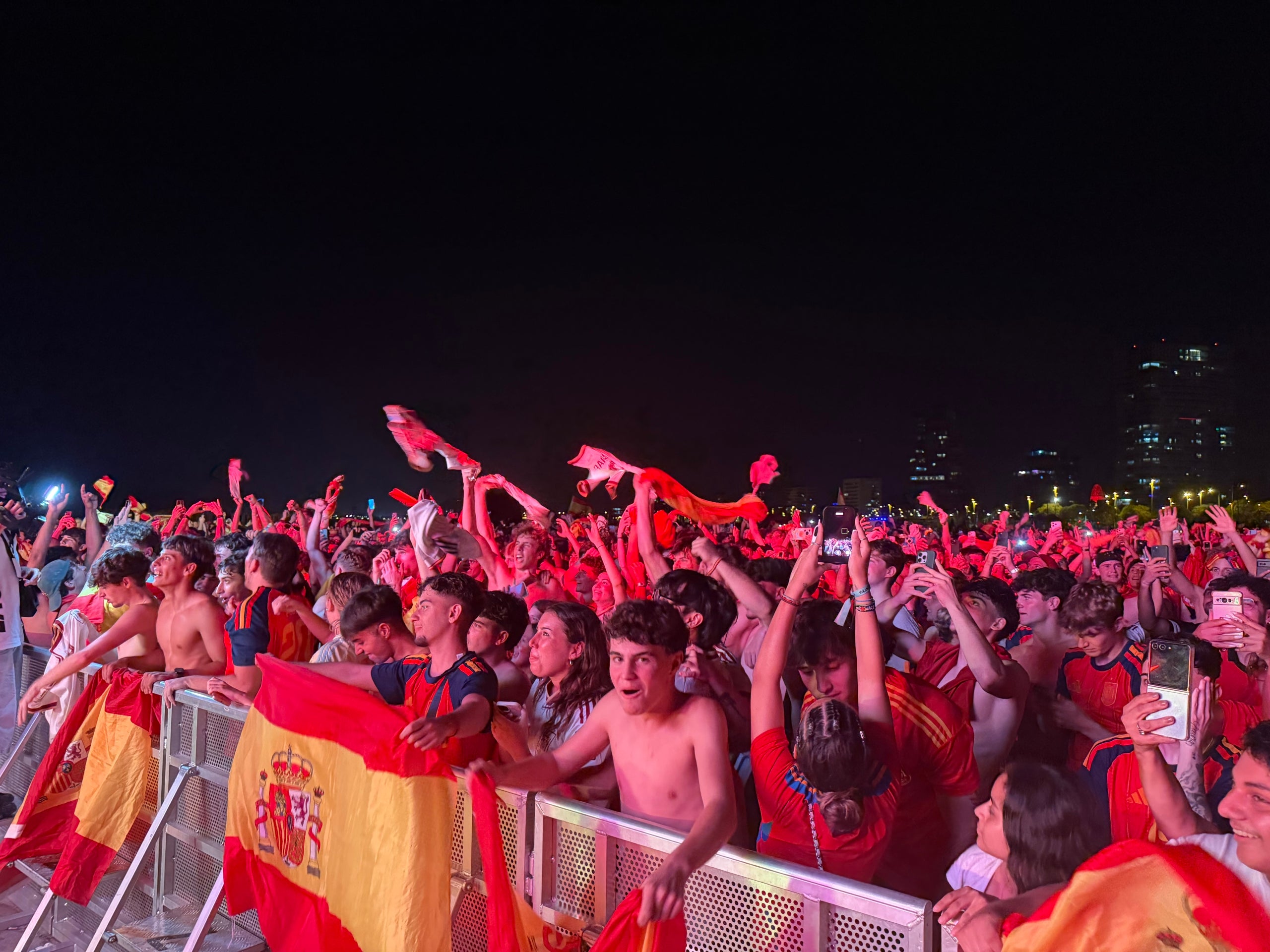 L'afici&oacute; d'Espanya vibra a Barcelona amb la vict&ograve;ria a la final del Mundial de futbol mascul&iacute; contra l'Argentina | Bernat Vilar&oacute; (ACN)