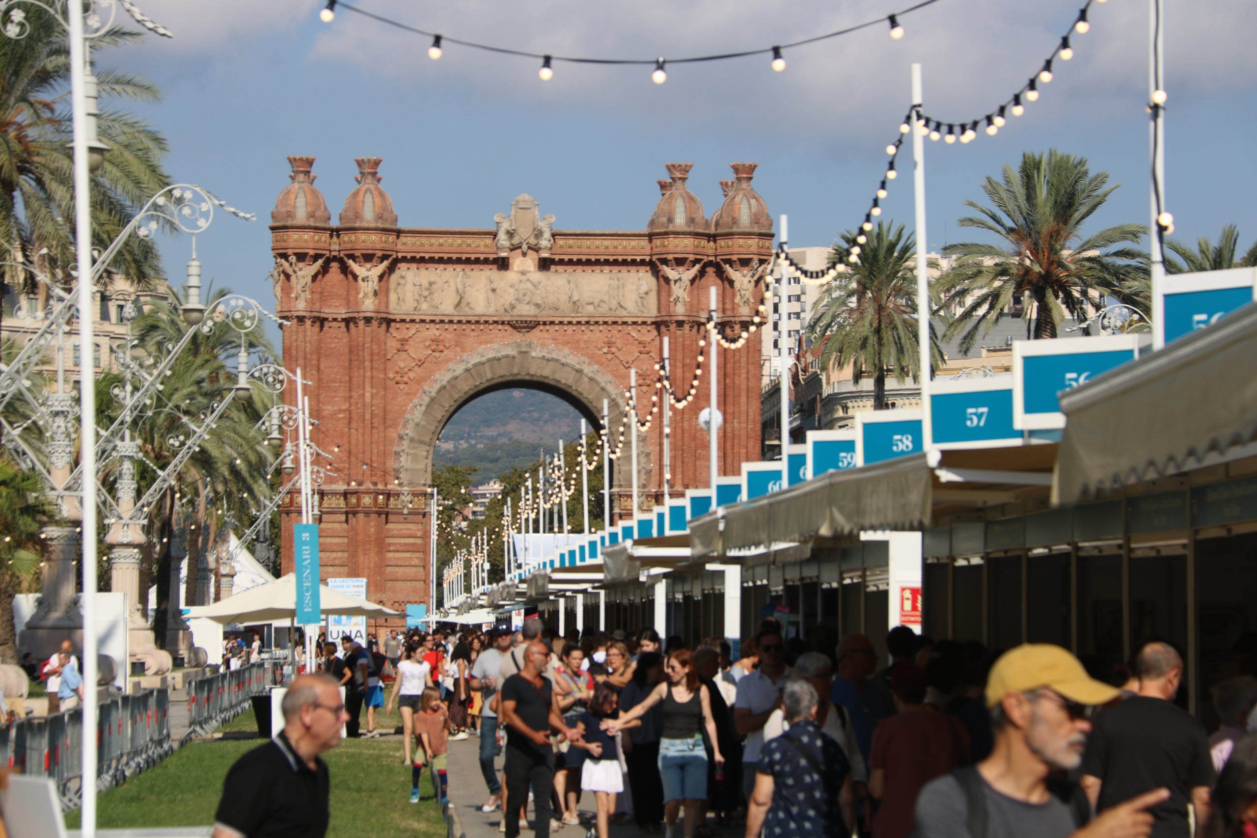 Casetes de la Setmana del Llibre en Català, al passeig Lluís Companys de Barcelona / ACN