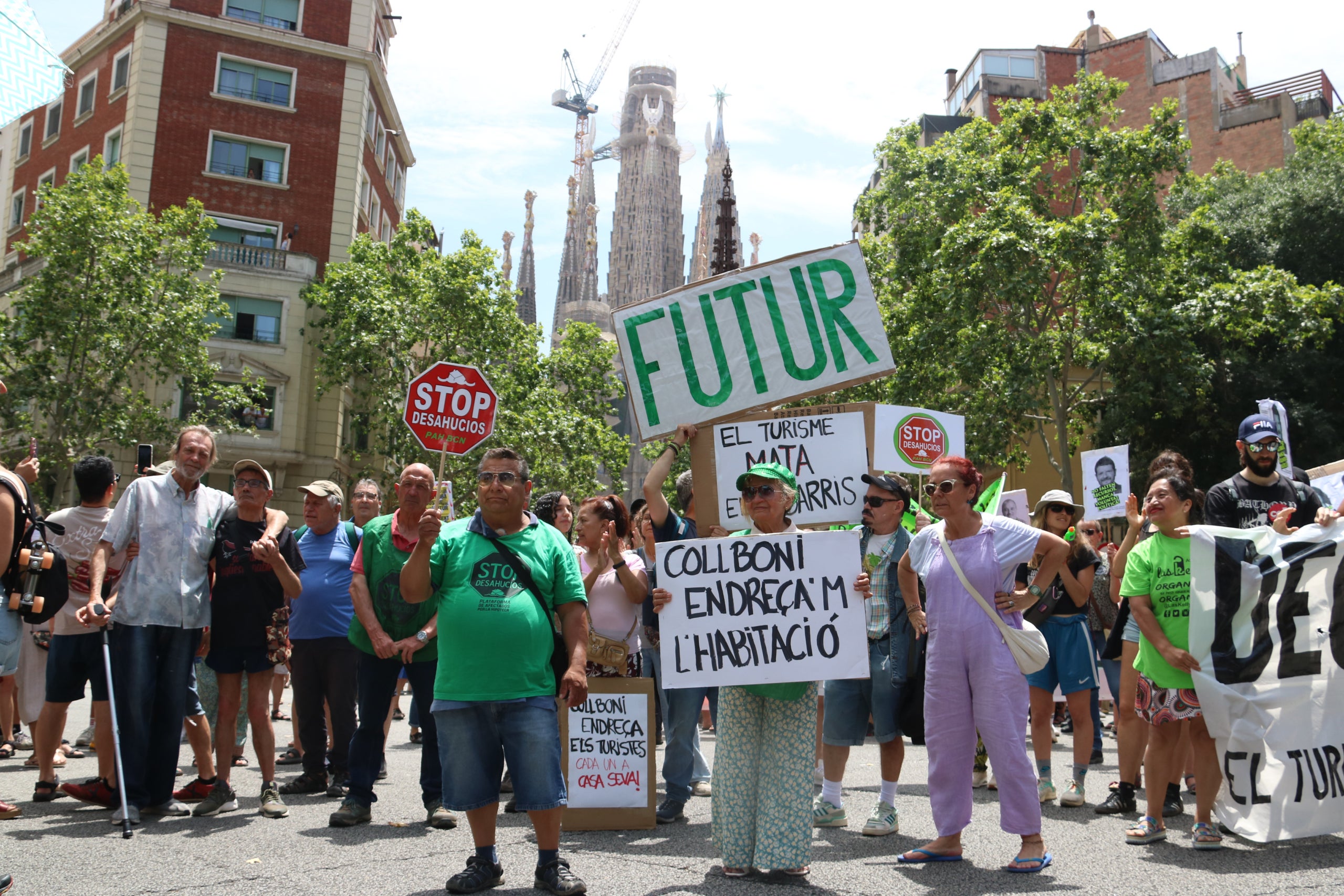 Manifestants contra el turisme a la Sagrada Família / ACN