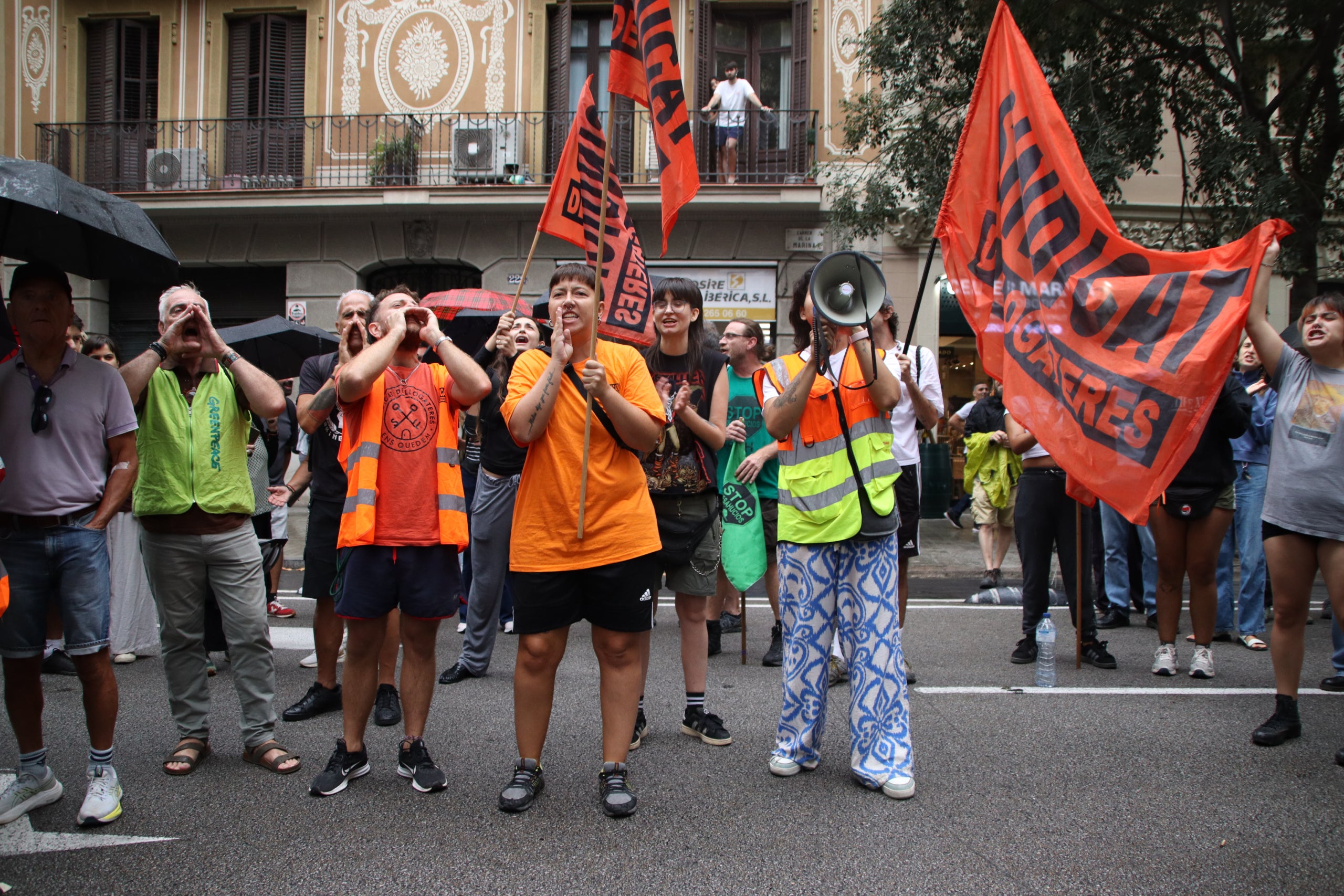 Crits contra Junts durant la concentració a Barcelona | Blanca Blay (ACN)