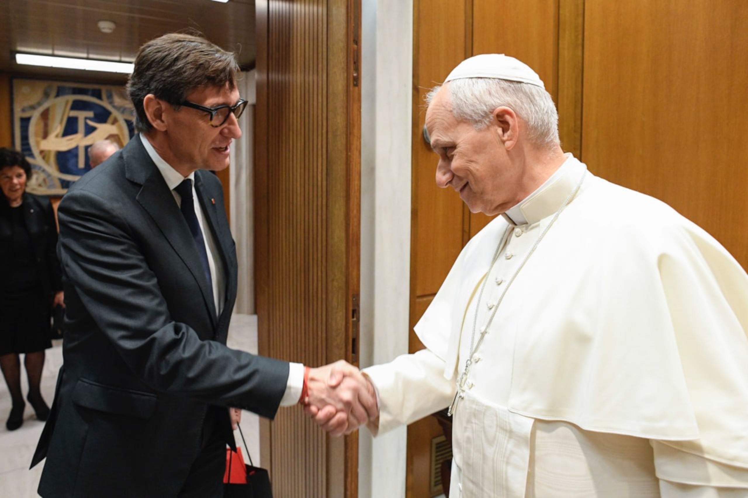 El presidente de la Generalitat, Salvador Illa, se reúne con el papa León XIV en la Casa Pontificia del Vaticano / ACN