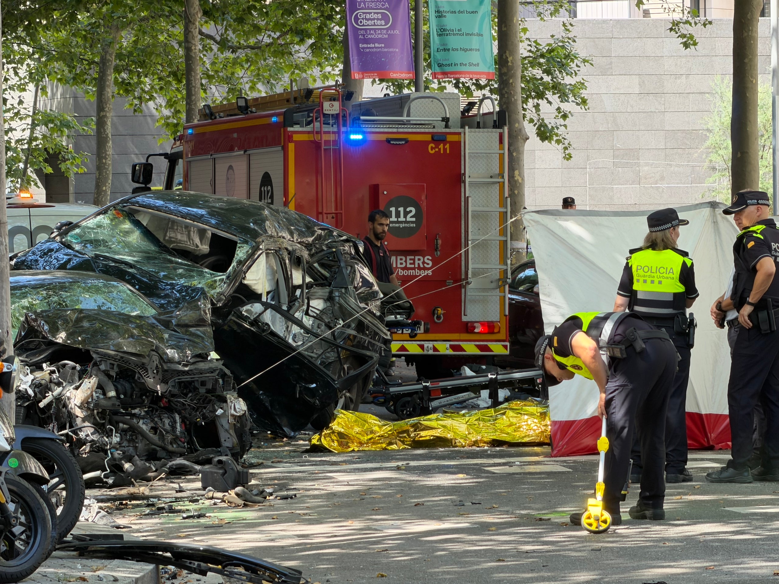 Els dos cotxes accidentats, aquest diumenge / ACN-Àlex Recolons