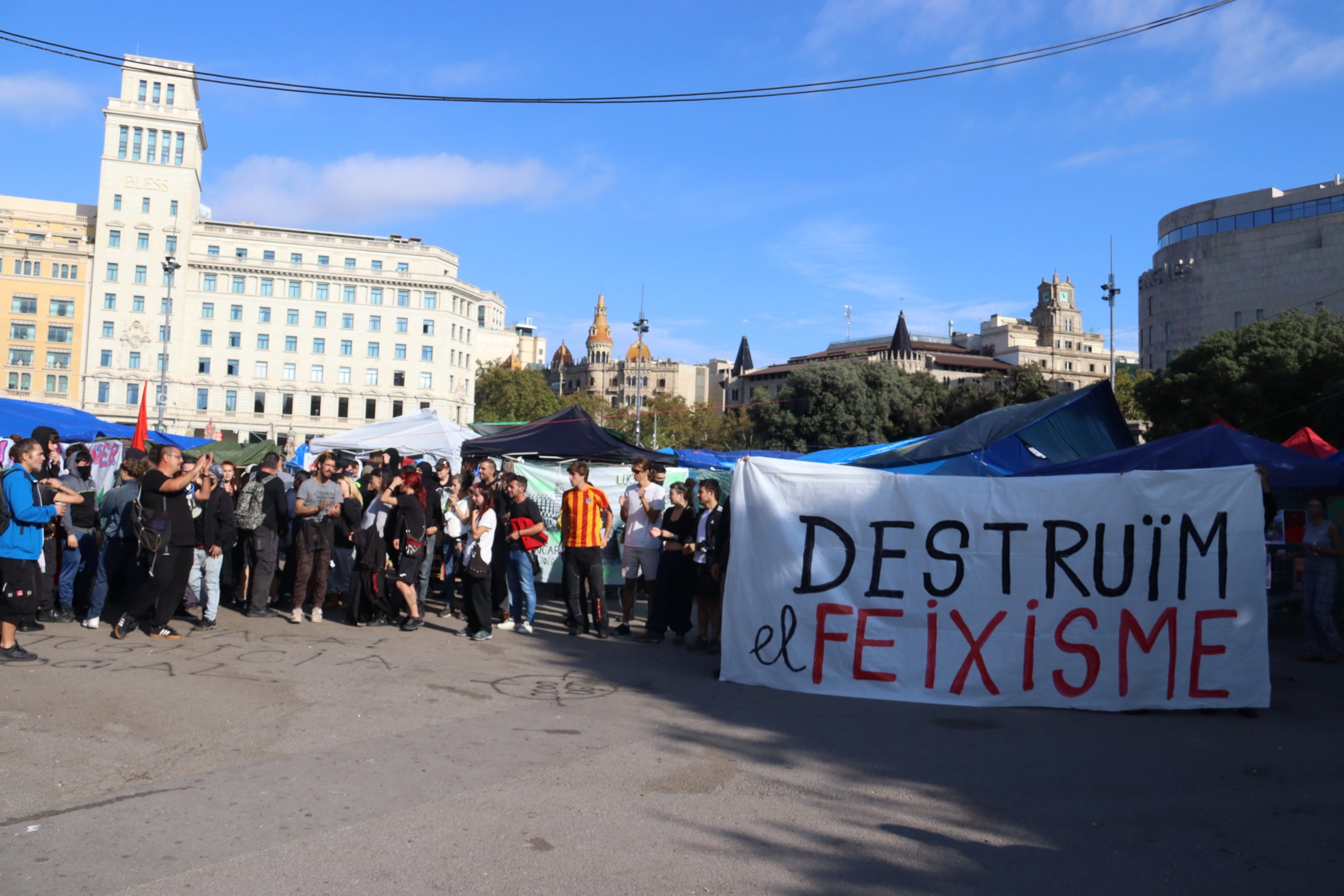 Manifestants antifeixistes a la plaça de Catalunya / ACN