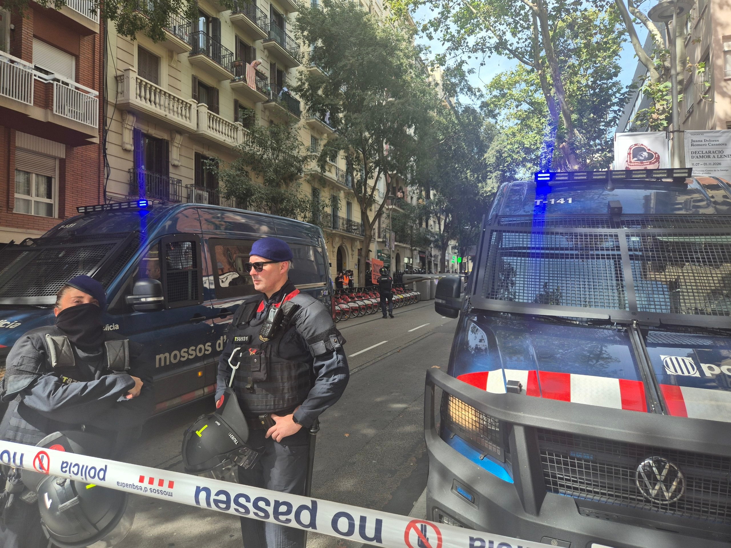 Efectius dels Mossos durant el desnonament / ACN