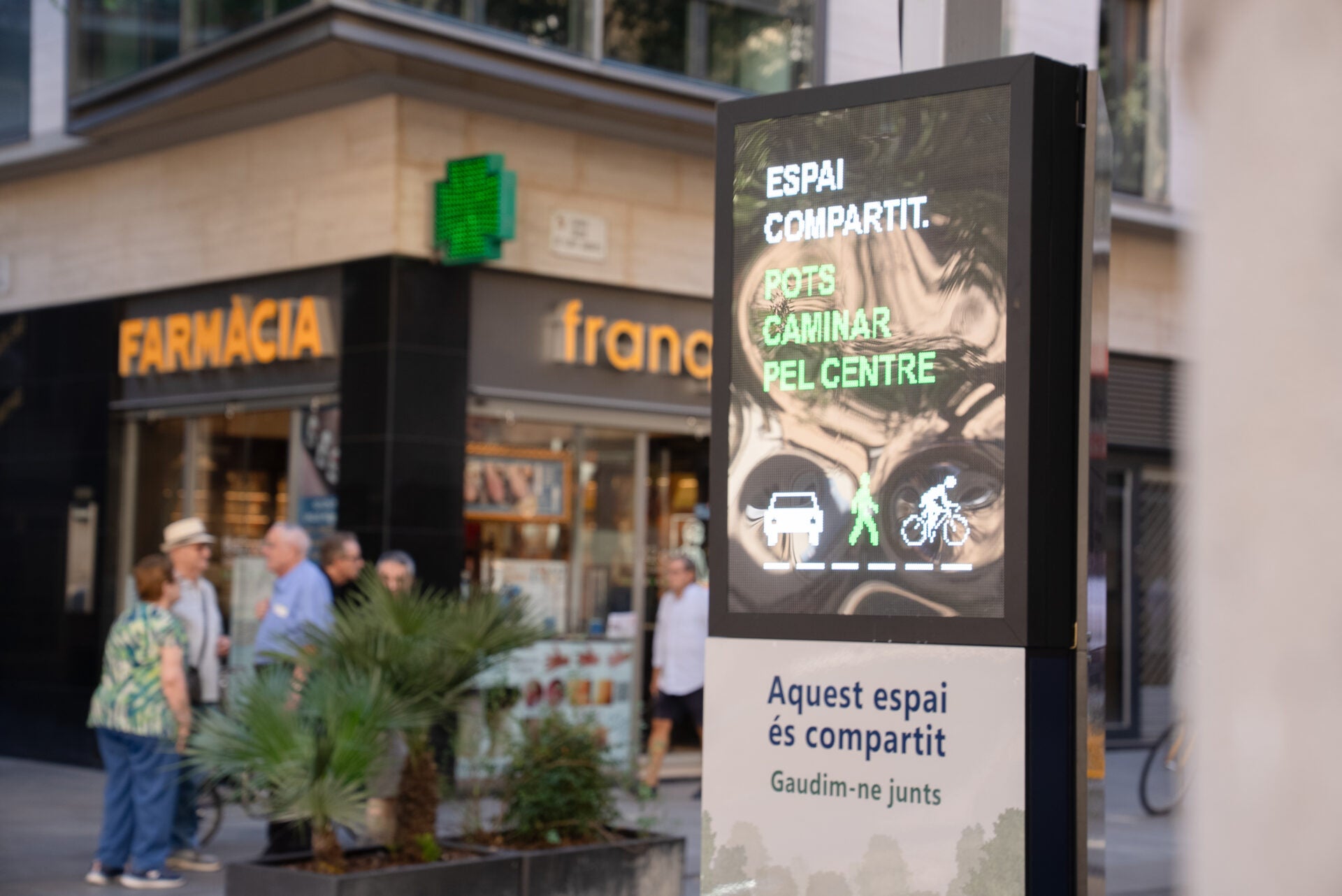 El t&ograve;tem al carrer Gran de Sant Andreu / Ajuntament