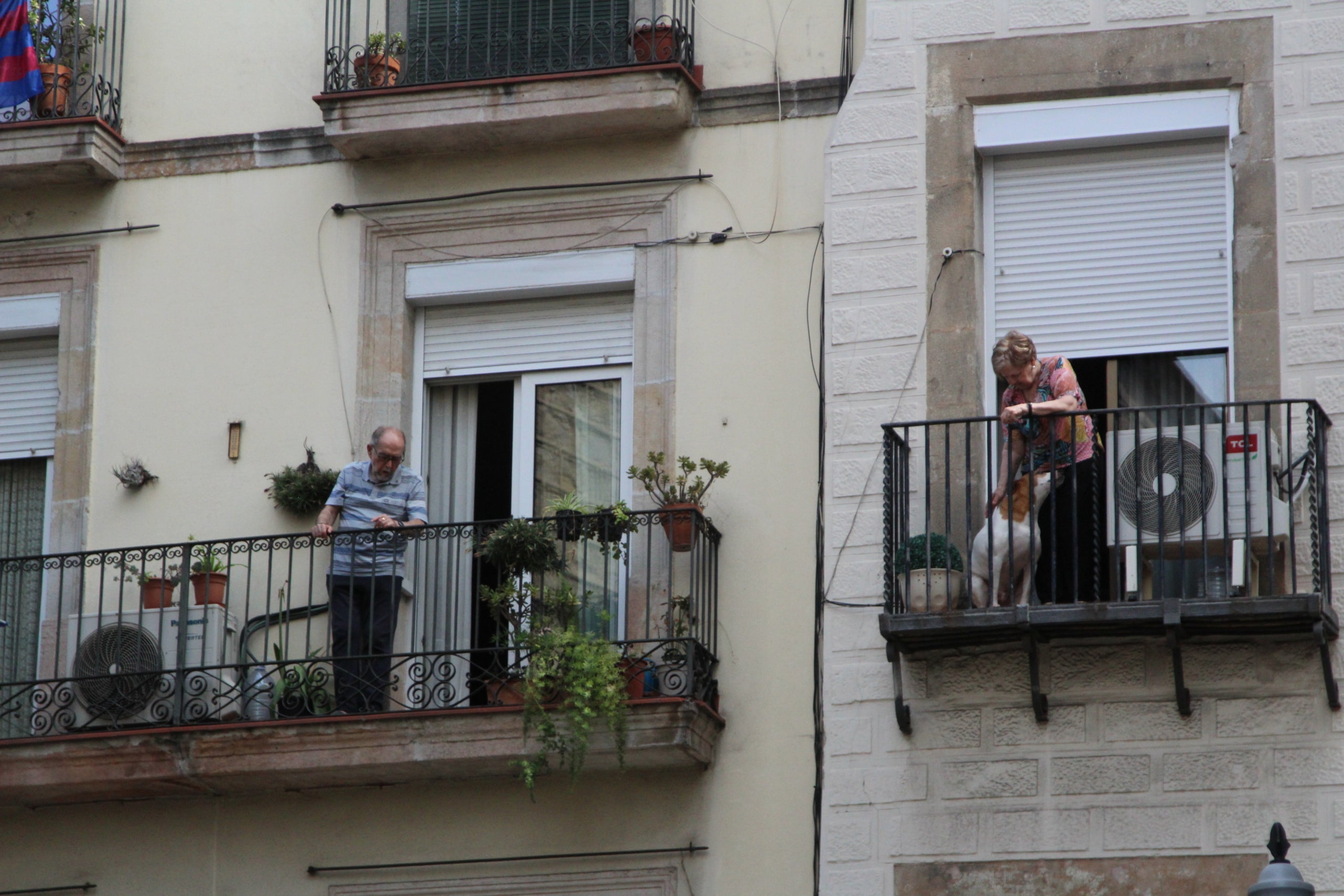 Màxima expectació al Raval per la visita del papa Lleó XIV a la parròquia de Sant Agustí / A.R.