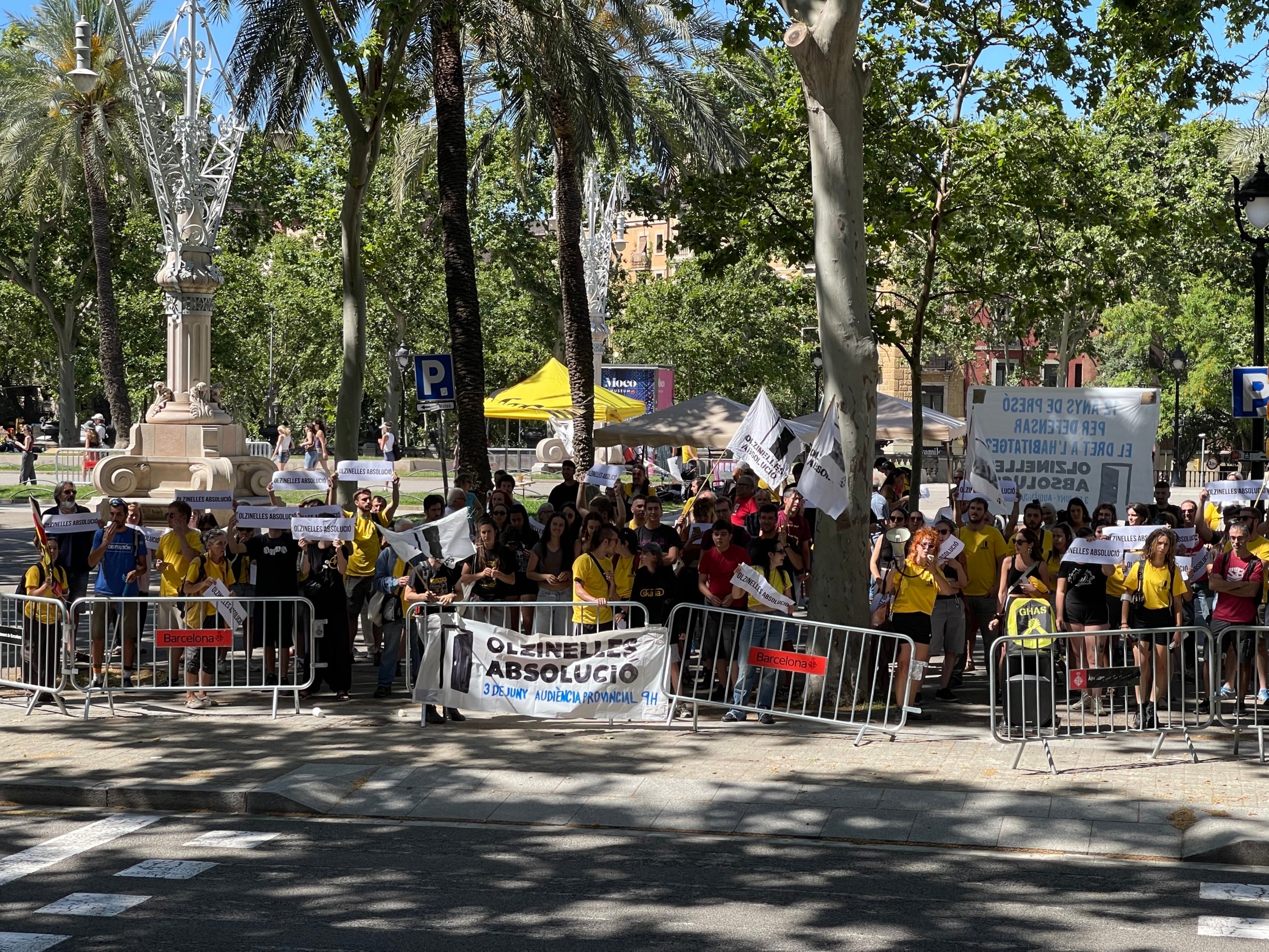 Una imatge de la concentració de suport als dos activistes del desnonament d'Olzinelles/QS