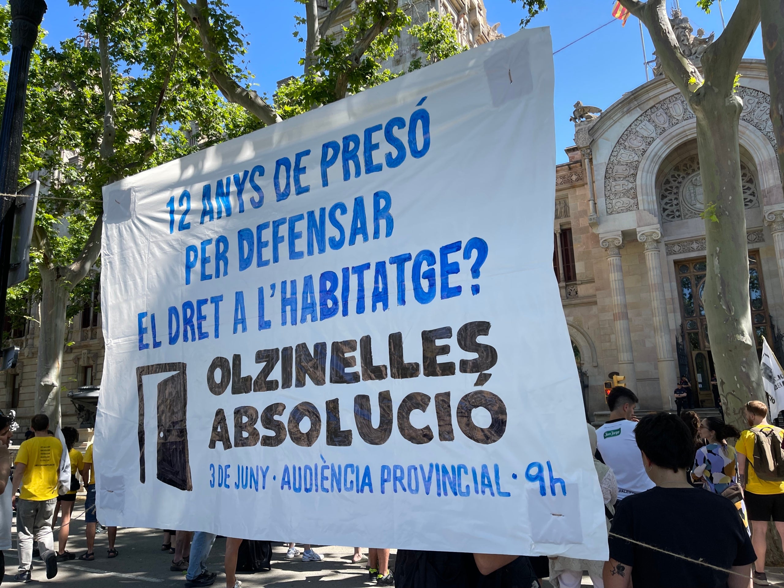 Una imatge de la concentració de suport als dos activistes del desnonament d'Olzinelles/QS