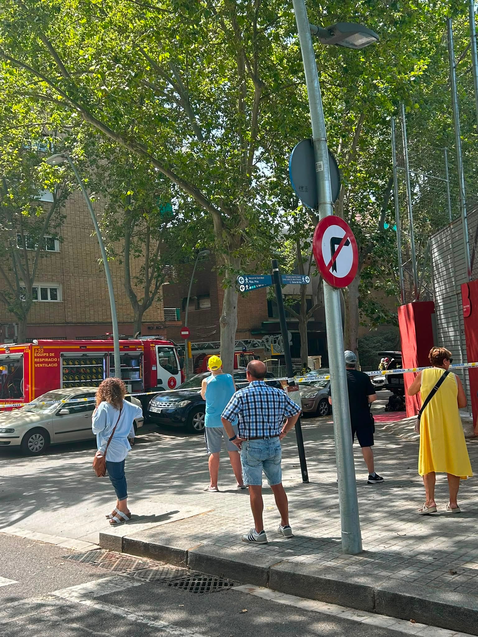 Els voltants de l'escola Pere Calafell, precintats per l'incendi / ERC-Lourdes Arrando