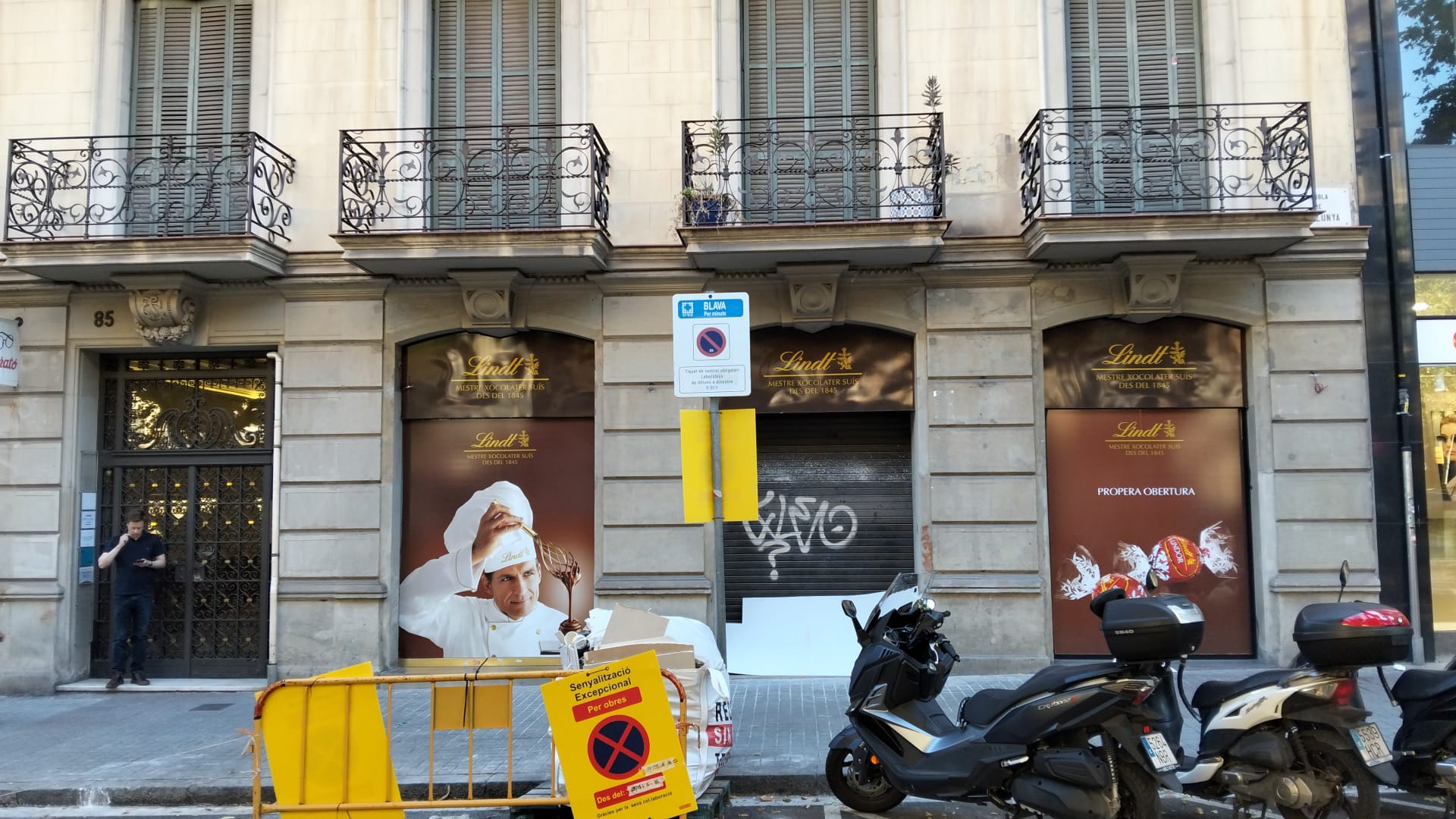 La nova botiga de Lindt a la rambla de Catalunya, que obrirà pròximament / Jordi Subirana