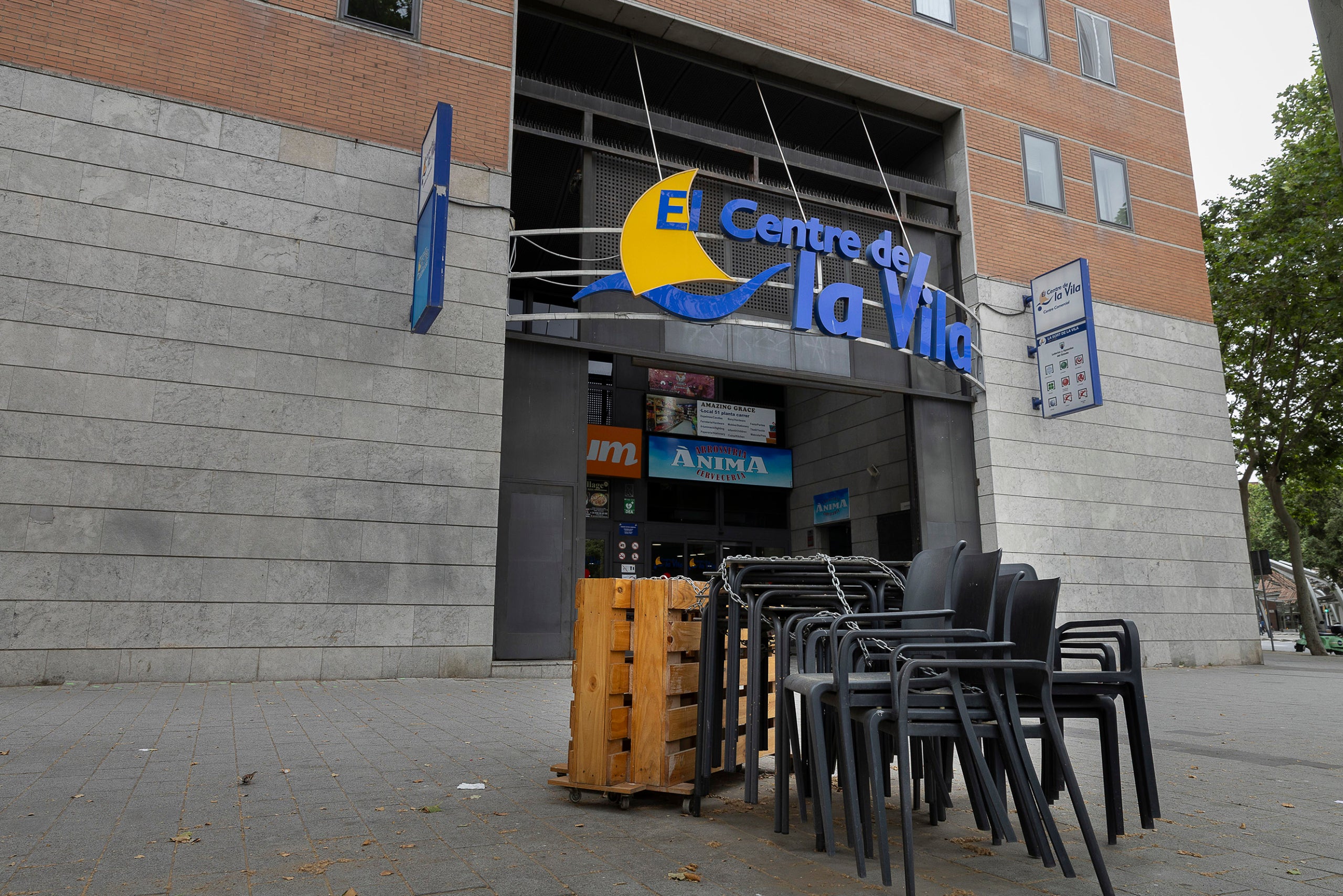 El centre comercial el Centre de la Vila, a la Vila Olímpica, se subhasta la setmana vinent / Jordi Subirana

foto: Jordi Play