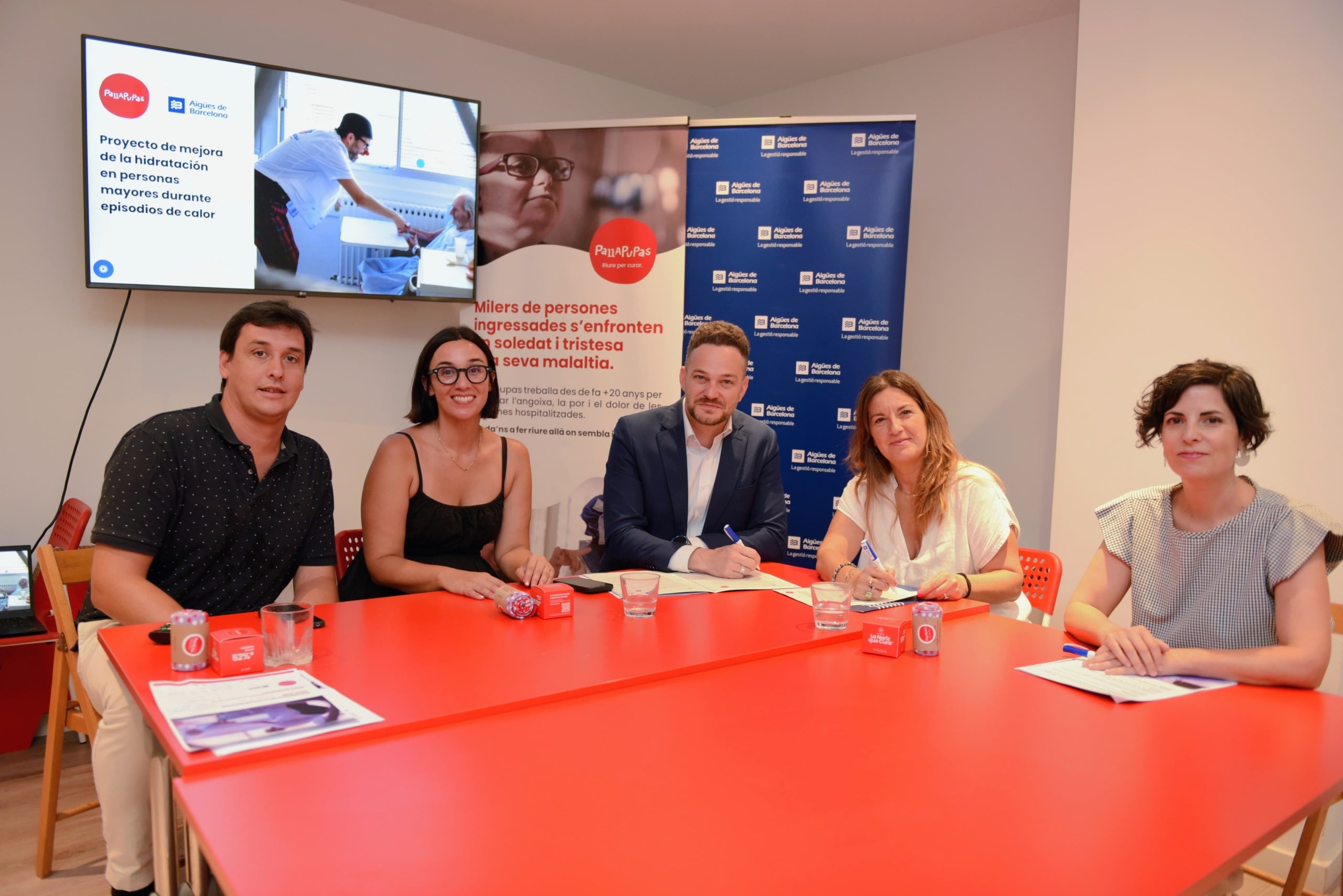 Aigües de Barcelona, que gestiona el cicle integral de l'aigua a l'àrea metropolitana, sempre busca col·laboracions amb agents socials, i en aquest cas ha formalitzat un acord amb Pallapupas, que té 26 anys d'experiència en el 'clowning' hospitalari / Cedida