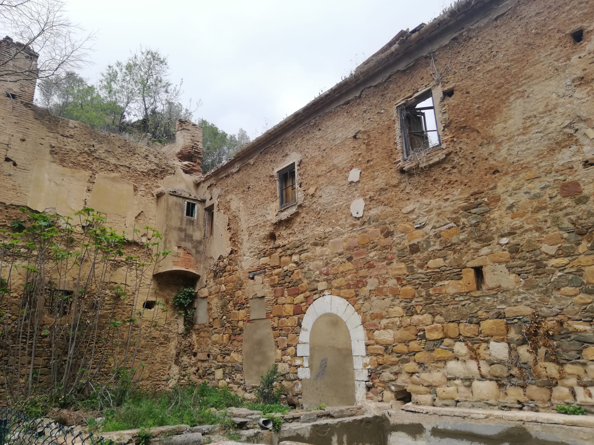 Estat de la masia contigua a l'antic monestir de Valldonzella, a Collserola, fotografiada l'any 2024 / Cedida