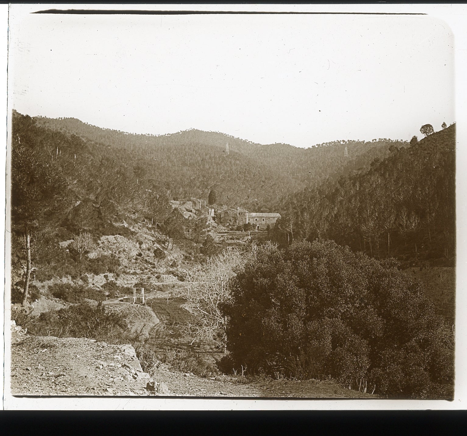 Postals antigues del conjunt de l'antic monestir de Valldonzella / Cedida