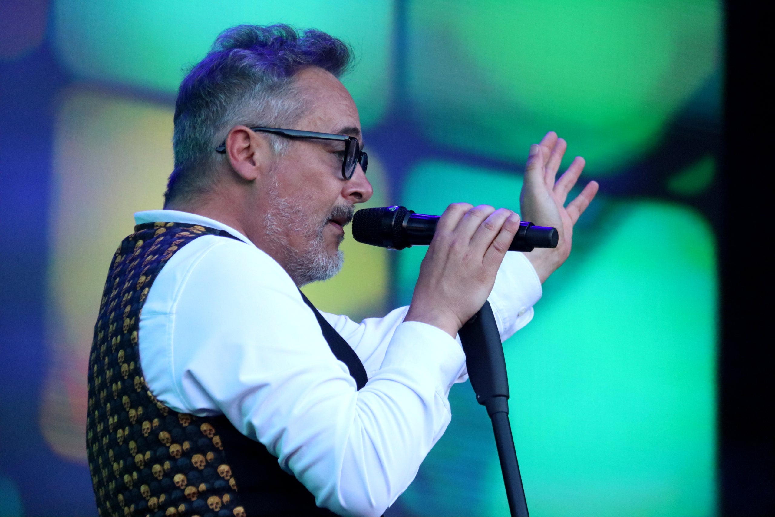 Santi Balmes, líder de Love of Lesbian, durant una actuació al Fòrum / ACN-Pau Cortina