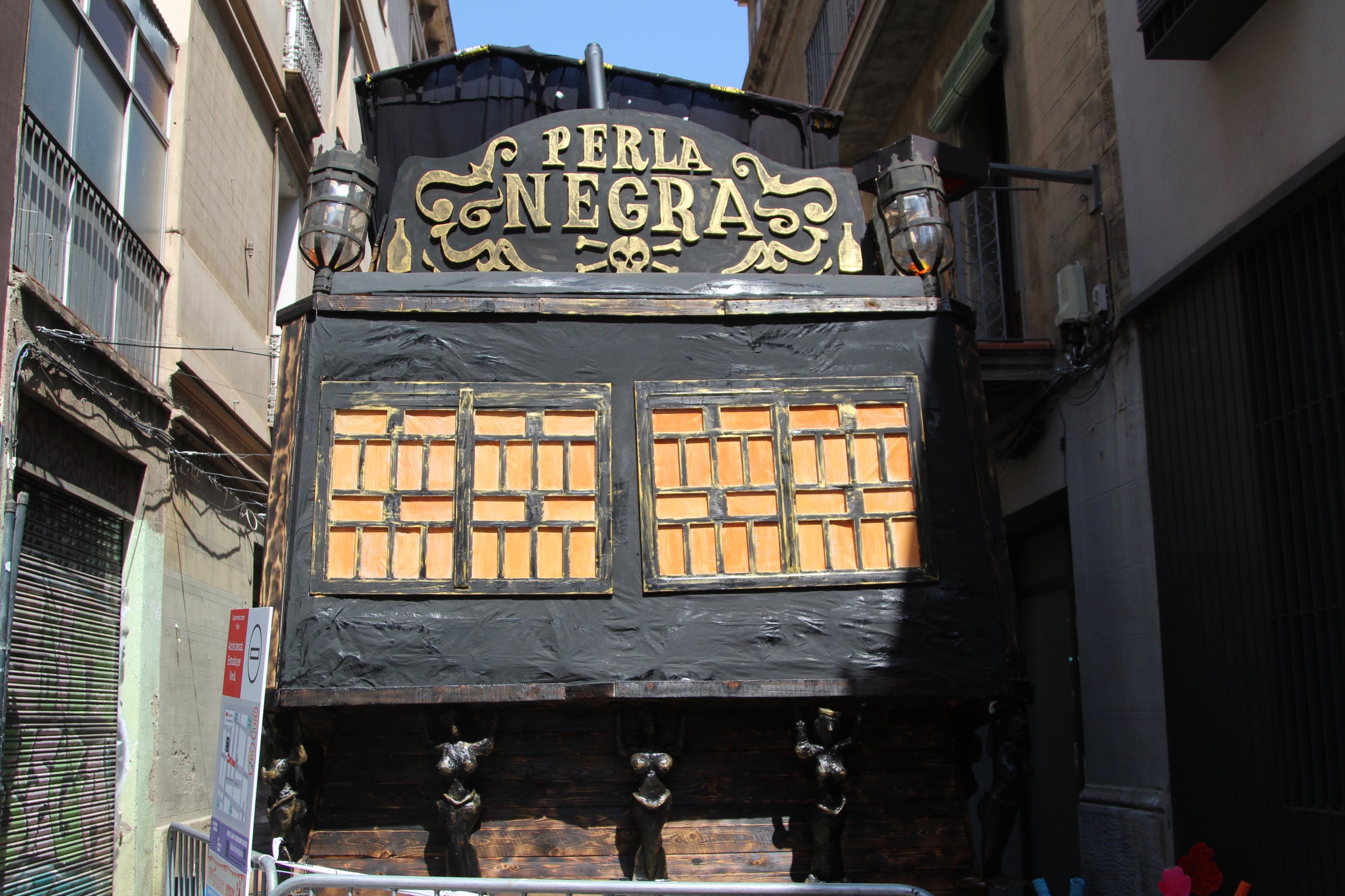 El decorado de este 2026 de la calle de la Perla de Gràcia / A.R.