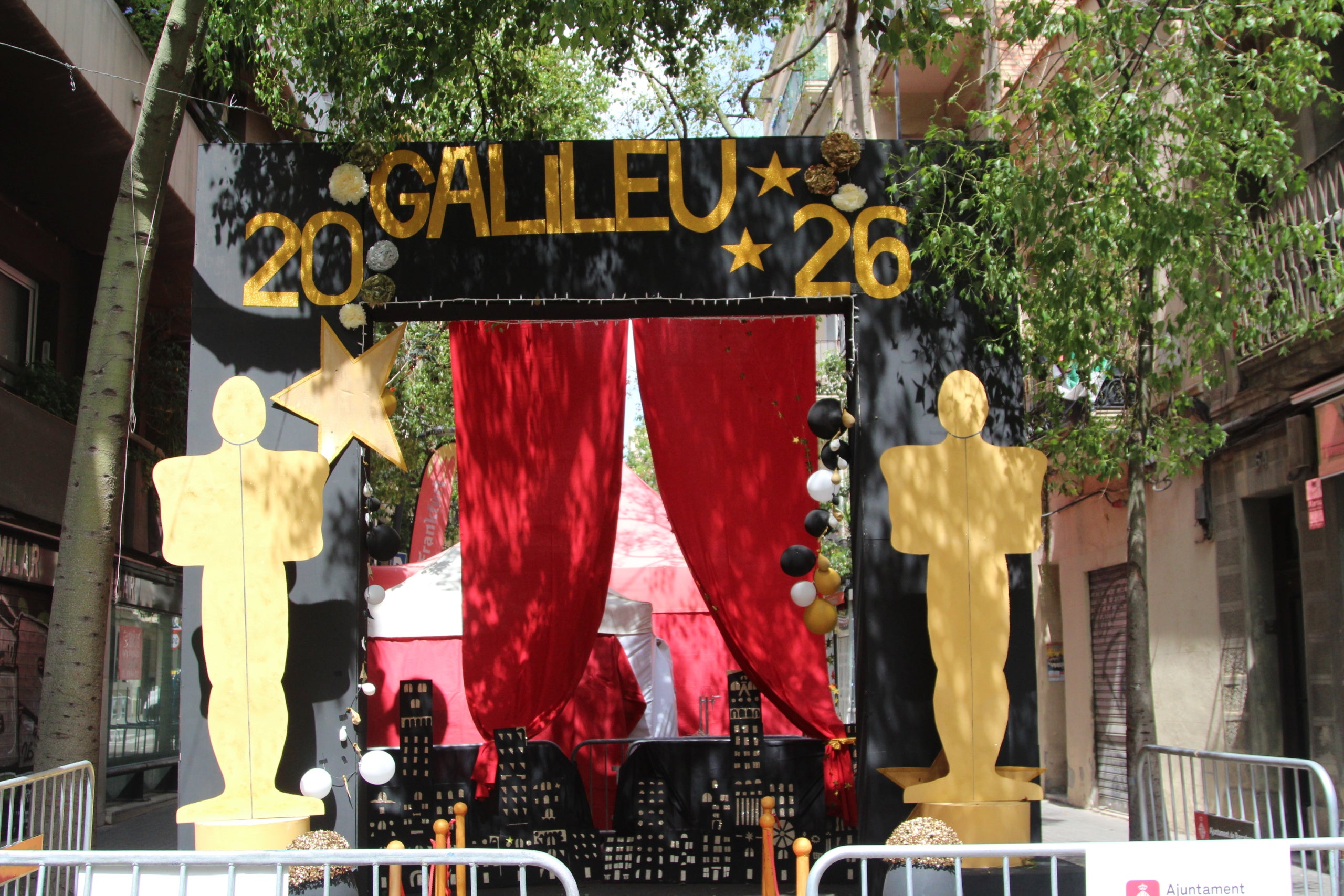Guarnit del carrer de Galileu per a les festes de Sants d'aquest 2026 / A.R.