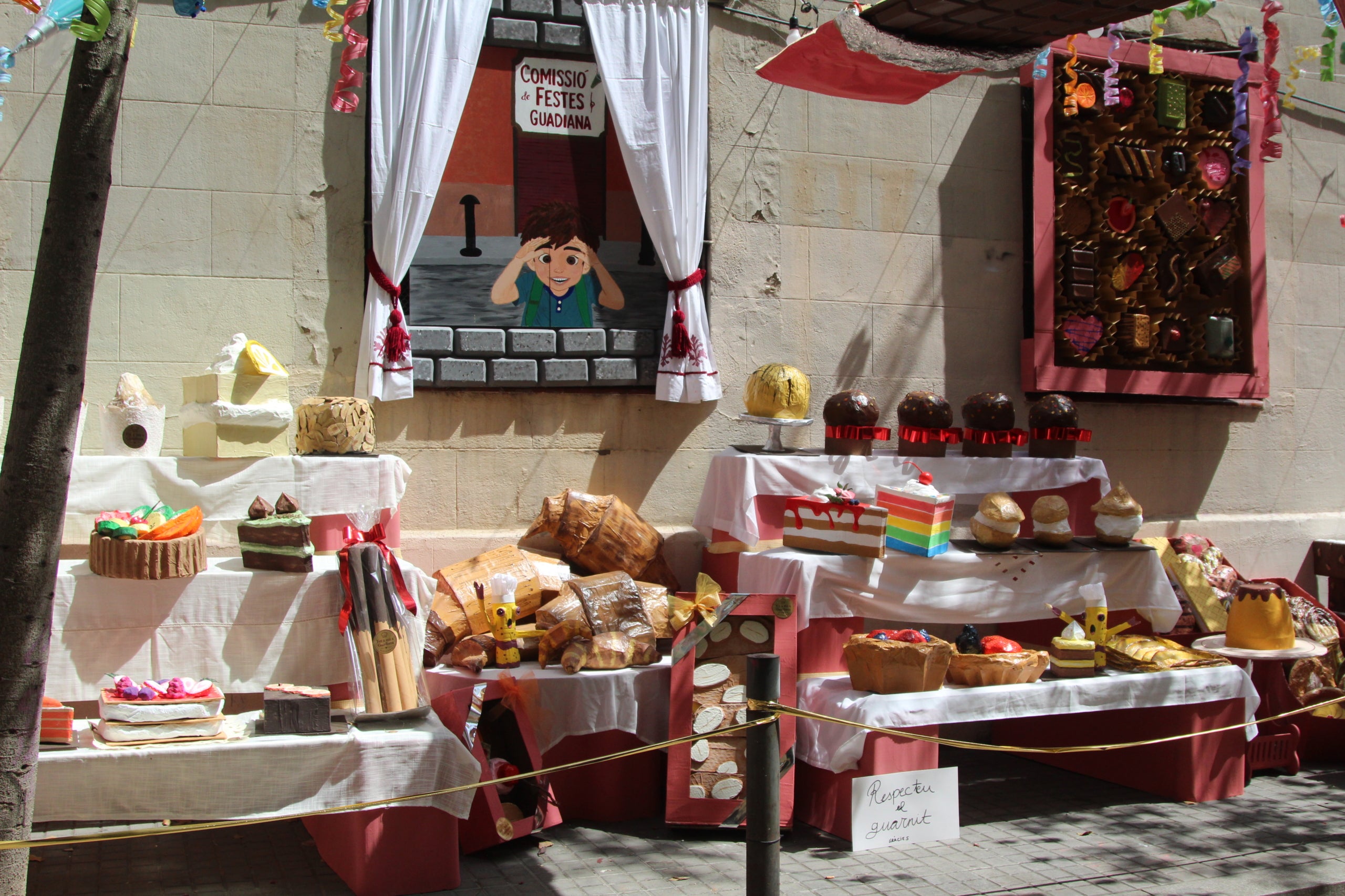Guarnit del carrer de Guadiana per a les festes de Sants d'aquest 2026 / A.R.