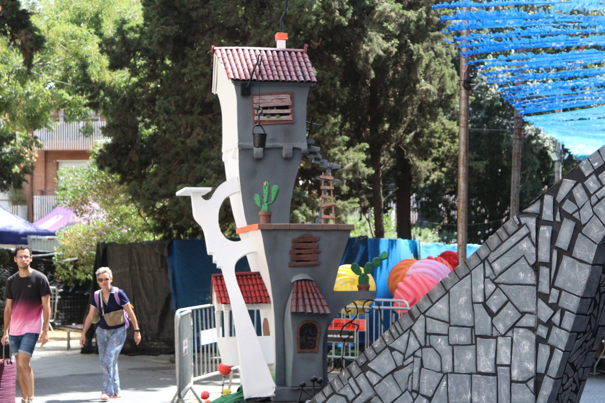 Guarnit de la plaça de la Farga per a les festes de Sants d'aquest 2026 / A.R.