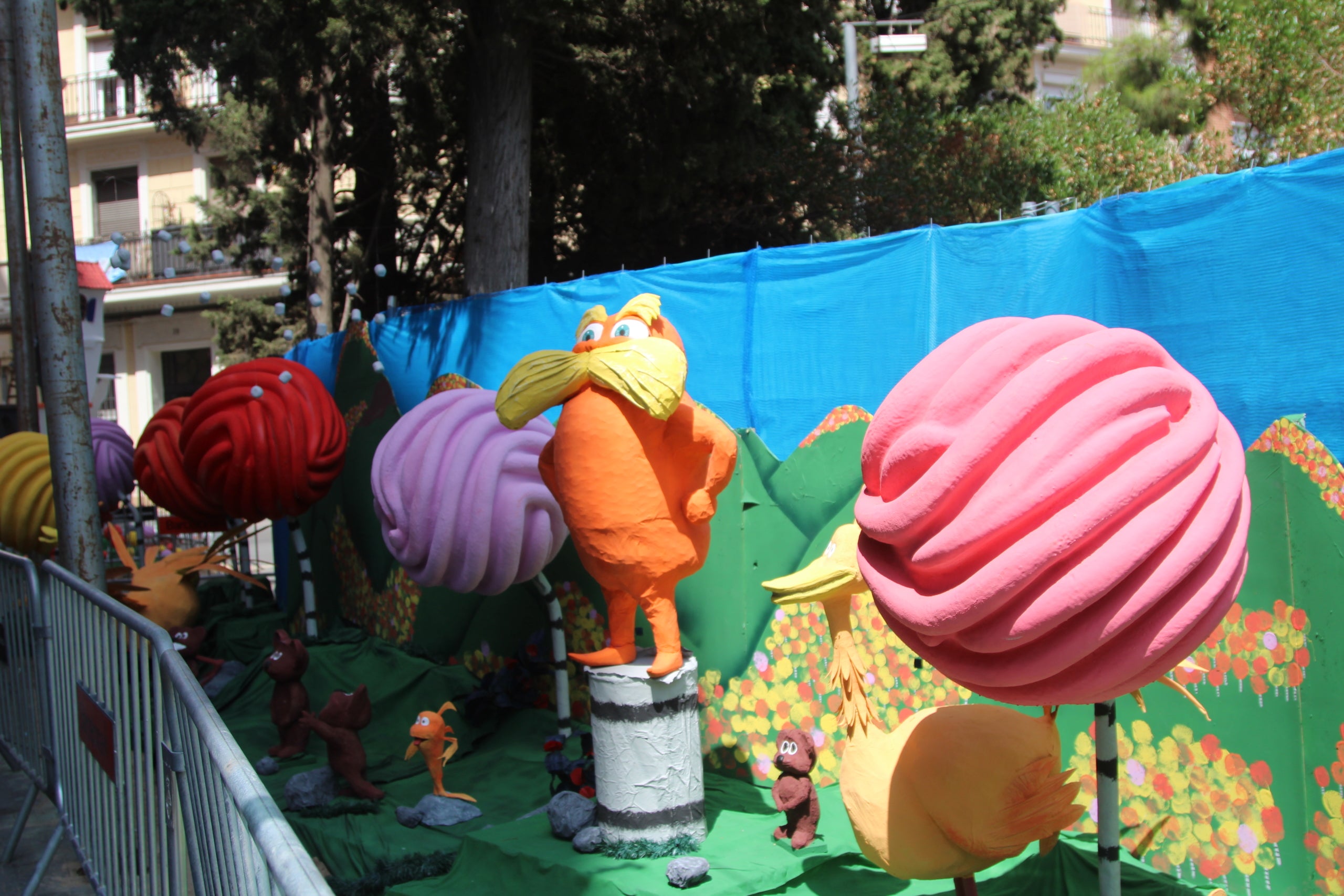 Guarnit de la plaça de la Farga per a les festes de Sants d'aquest 2026 / A.R.
