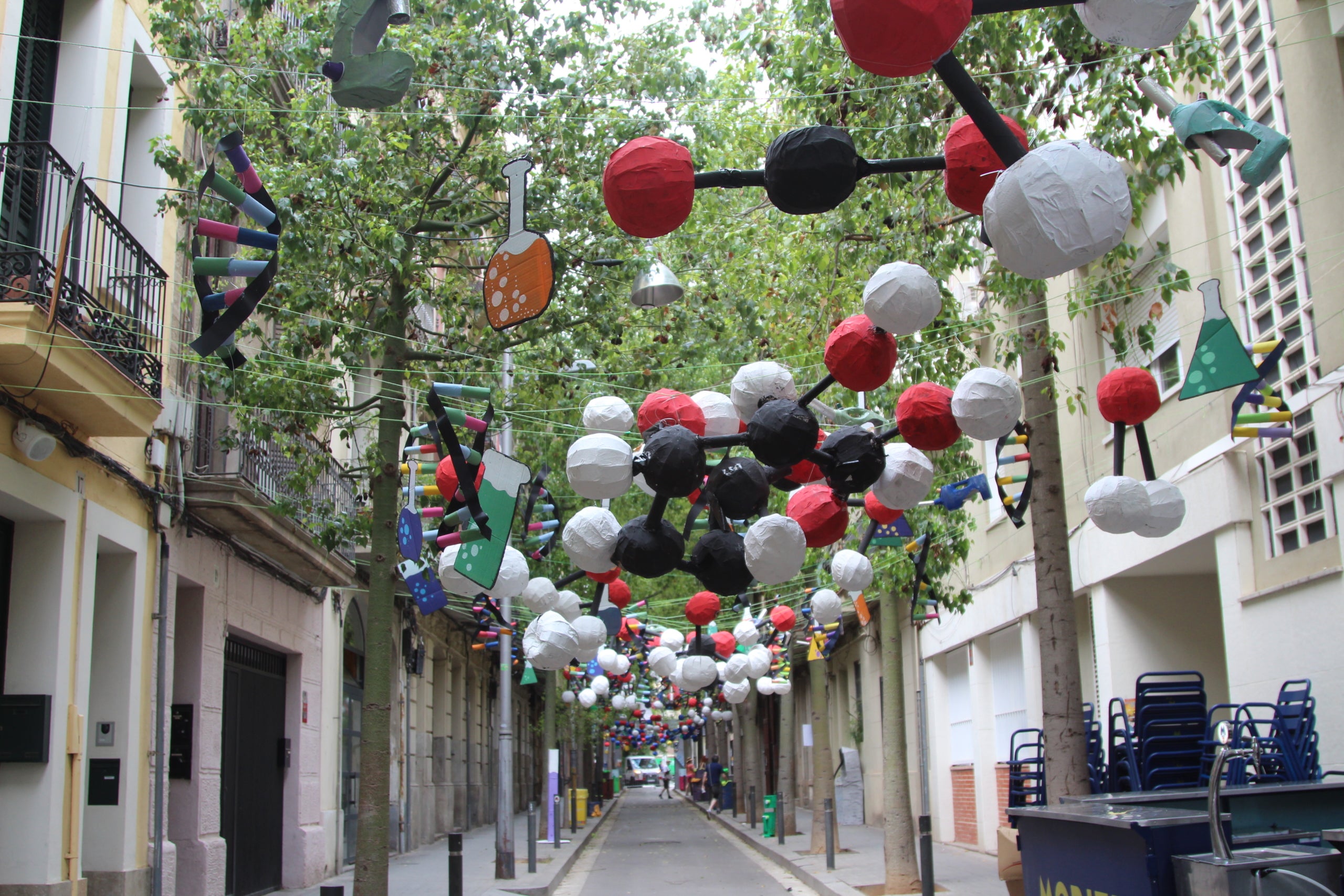 Adorno de la calle de Finlandia para las fiestas de Sants de este 2026 / A.R.