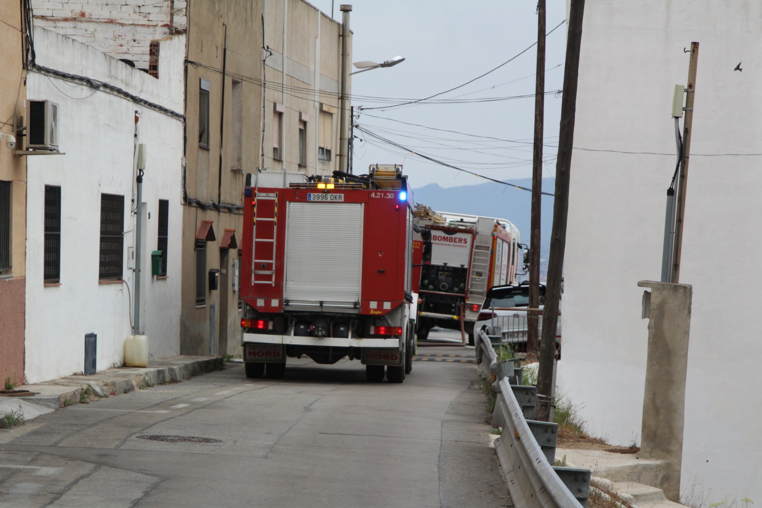Efectius dels Bombers de Barcelona desplegats per l'incendi que ha afectat Torre Baró i Ciutat Meridiana / A.R.