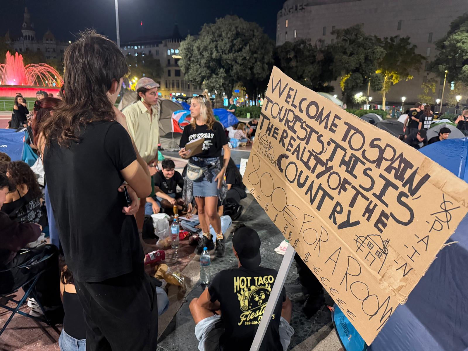 Acampada a la plaça de Catalunya pel dret a l'habitatge / ACN