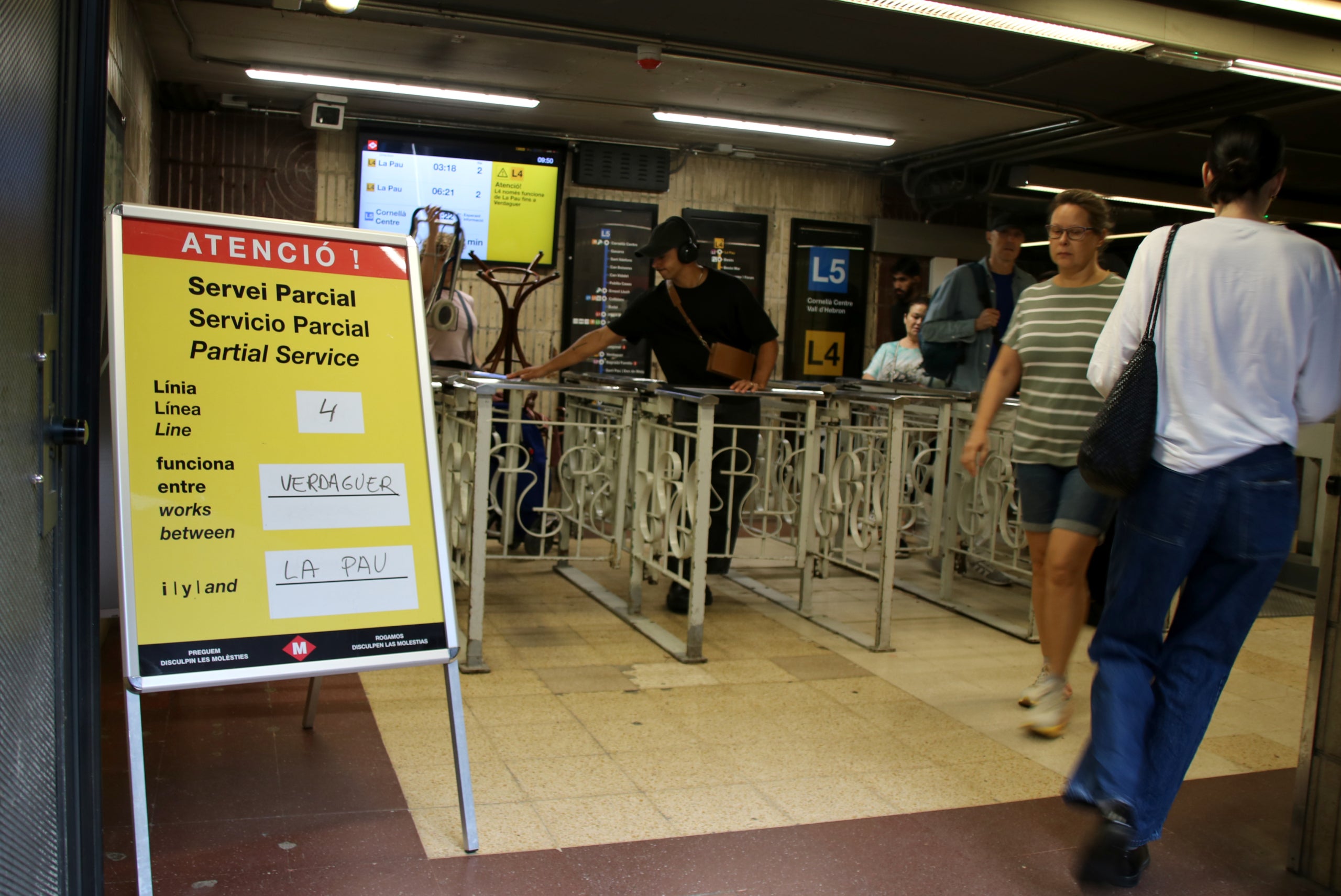 La línia L4 del metro, tallada parcialment per les pluges / ACN-Albert Hernàndez Ventós