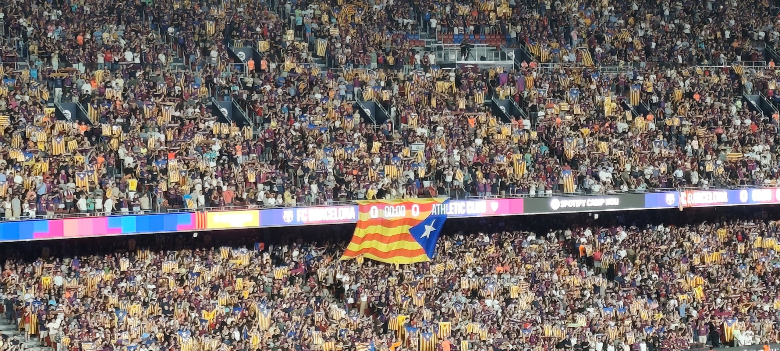 Una estelada al camp del Barça durant el partit contra l'Athletic de Bilbao /ACN-Albert Hernàndez Ventós