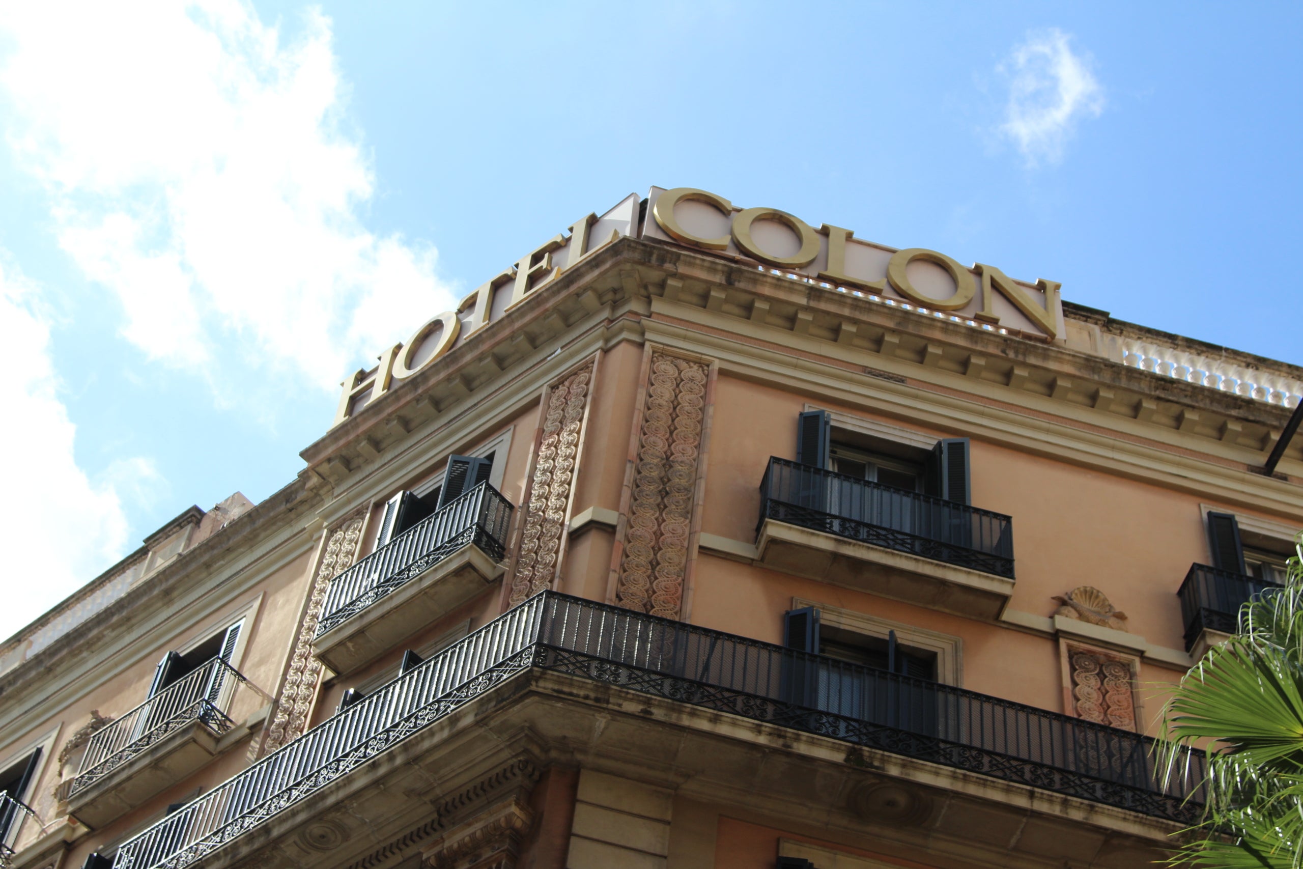 L'històric Hotel Colón, ara reconvertit en el Lamaro Hotel en honor al seu fundador / A.R.