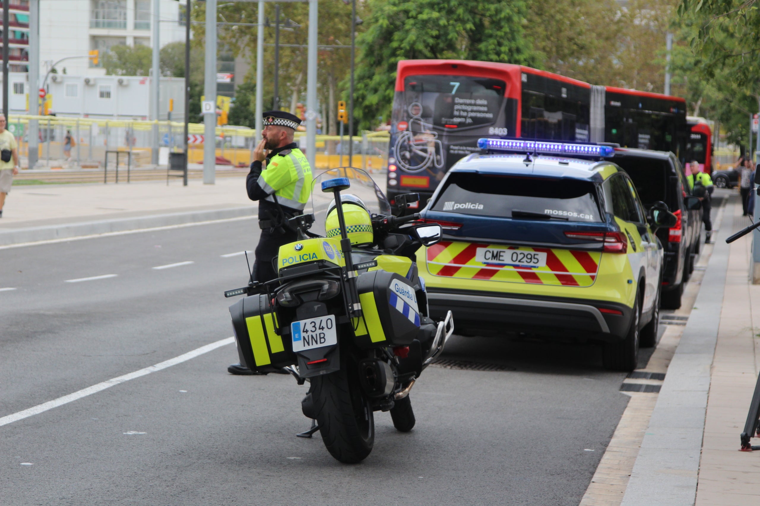 El president espanyol, Pedro Sánchez, ha participat aquest migdia en la presentació d'un informe al Disseny Hub Barcelona sota un fort blindatge policial / A.R.