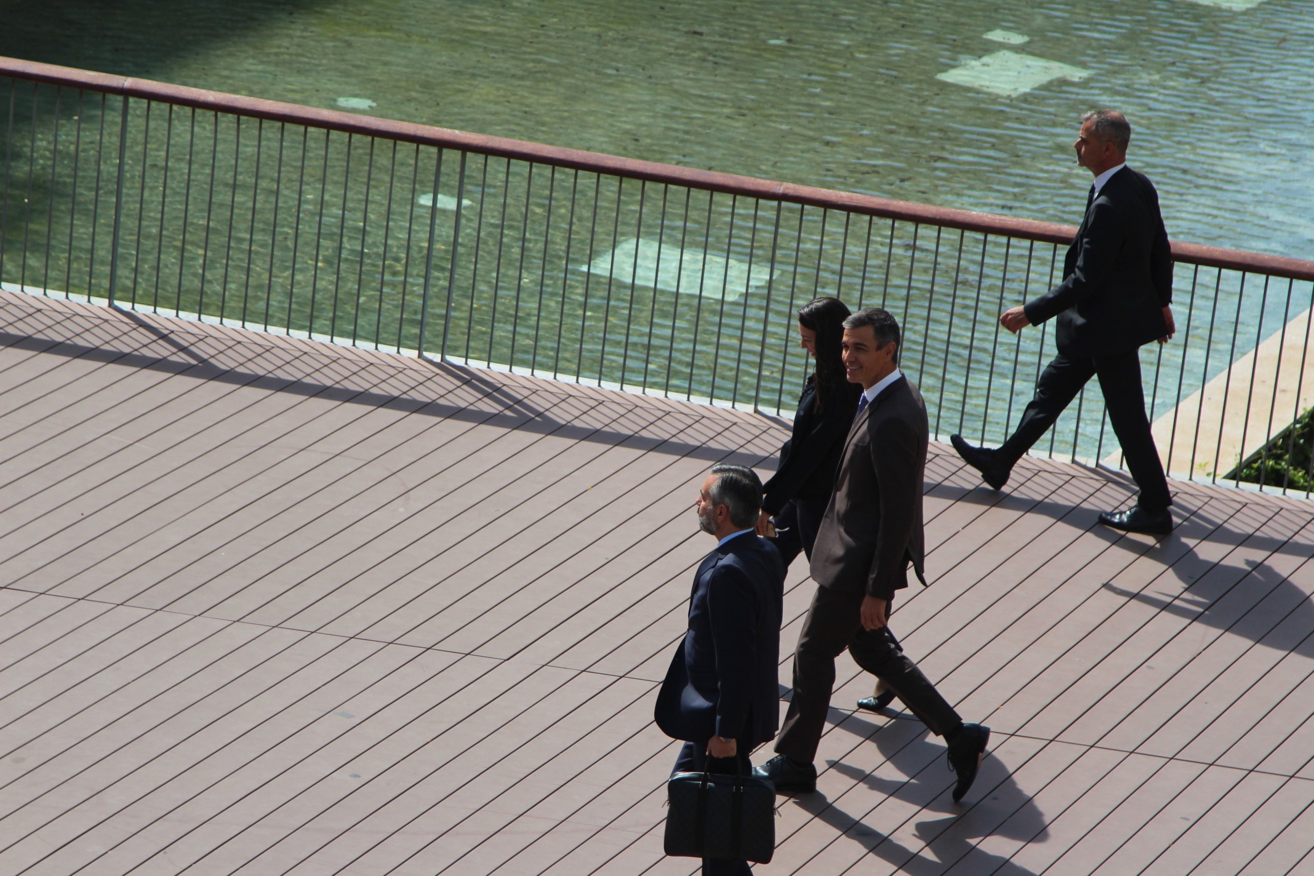 El president espanyol, Pedro Sánchez, ha participat aquest migdia en la presentació d'un informe al Disseny Hub Barcelona sota un fort blindatge policial / A.R.