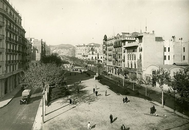 El passeig de Sant Joan de Barcelona fotografiat al voltant del 1931/ Autor desconegut