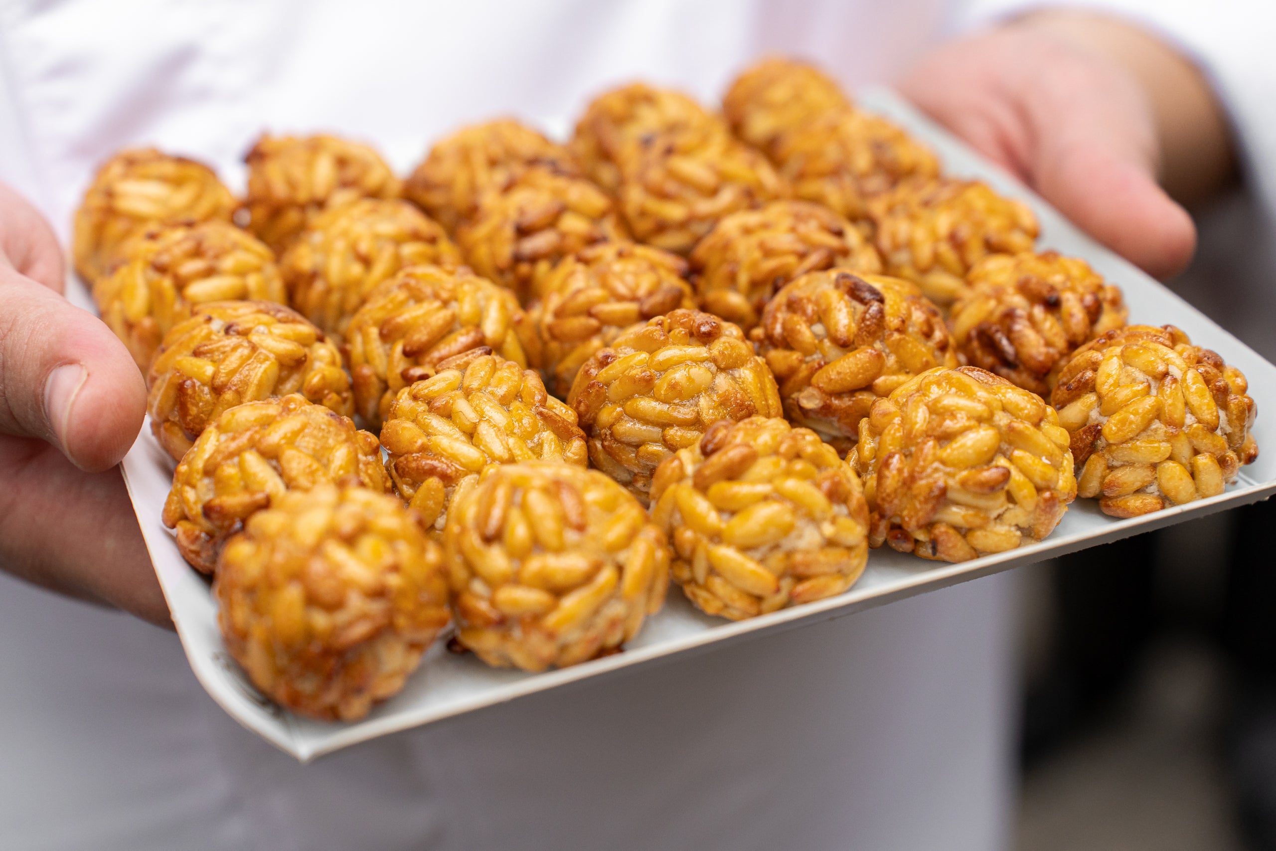 Panellets de pinyols de la pastisseria Oriol Carrió de Barcelona / Pastisseria Oriol Carrió