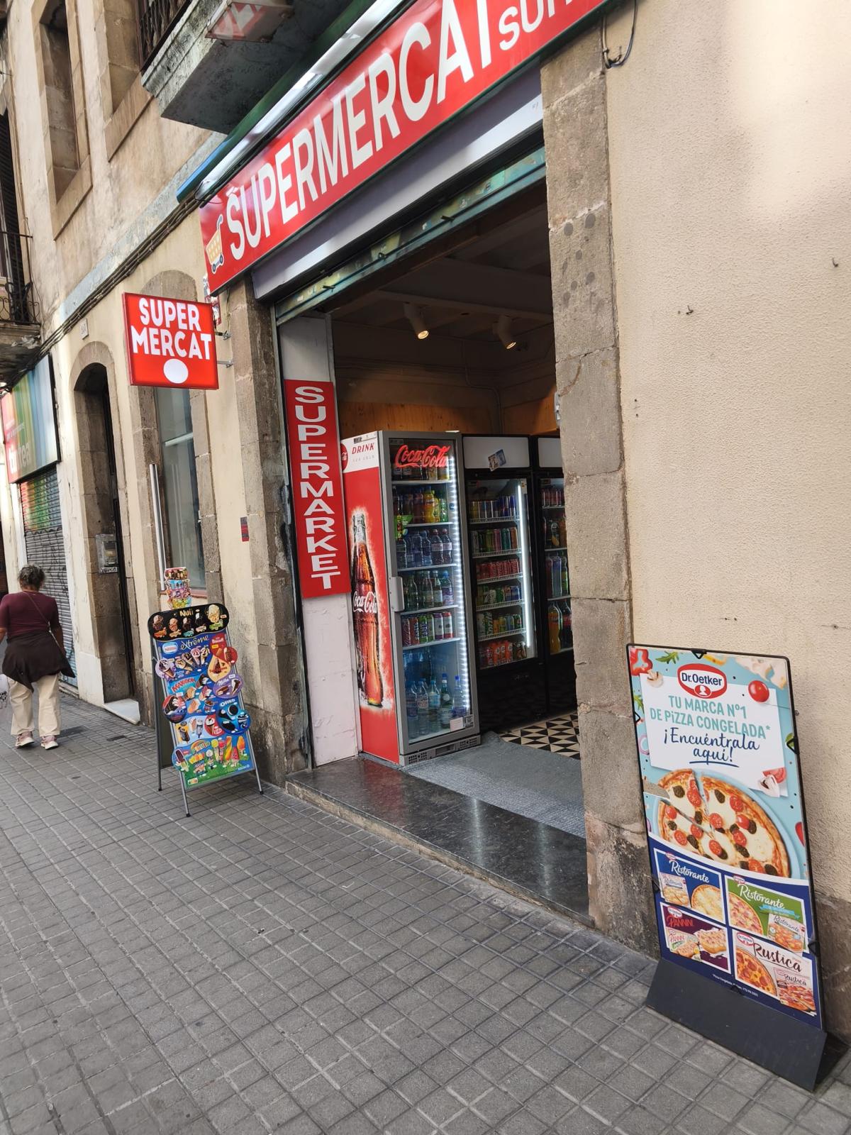 La llibreria Ona, de Gran de Gràcia, convertida en un super / Cedida