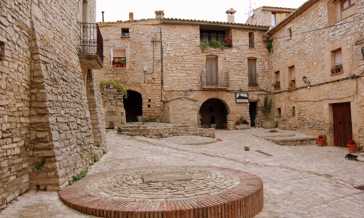 montfalco murallat plaça