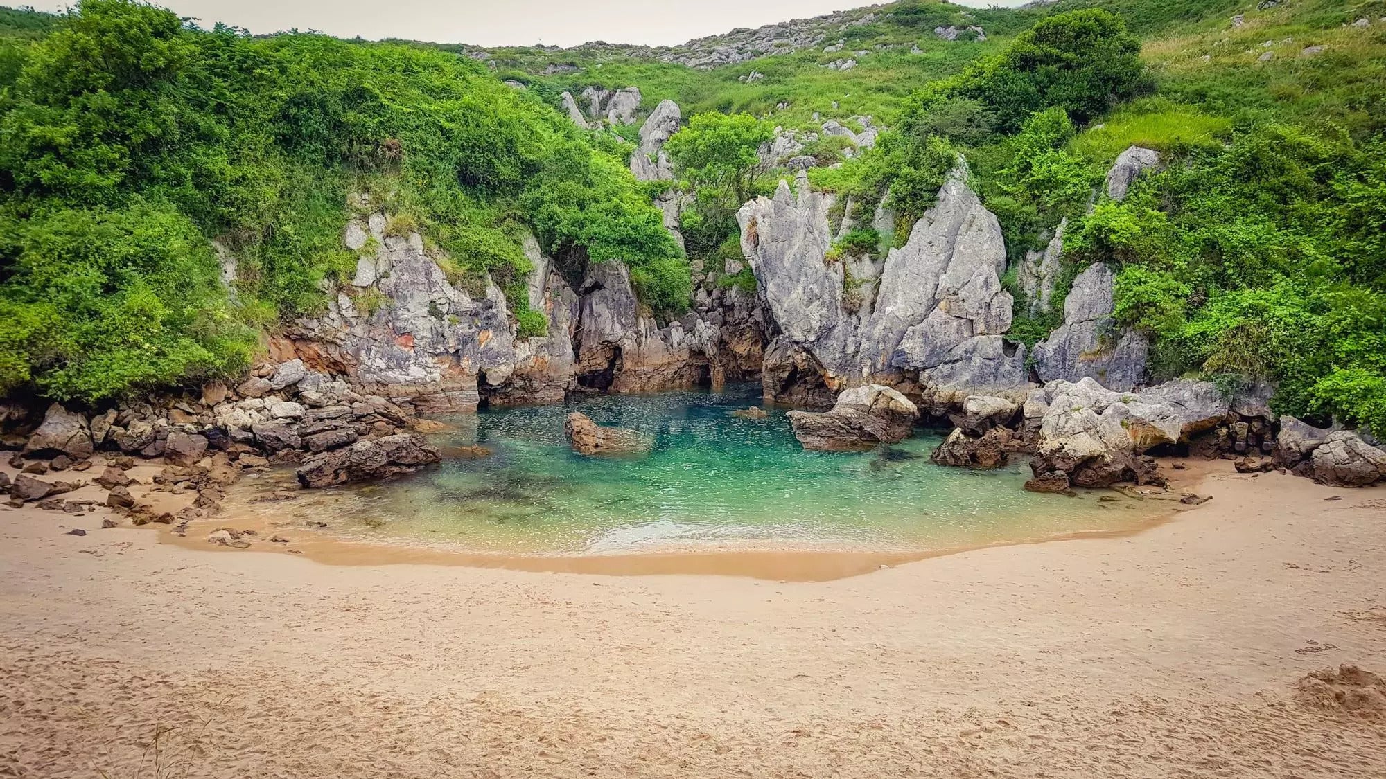 platja de gulpiyuri
